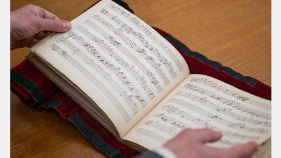 Bild: Jérémy Halkin/Französische Nationalbibliothek/dpa
Das im Februar entdeckte Musikheft wirft neues Licht auf Mozarts letzten Aufenthalt in Paris.