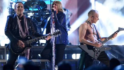 Bild: Evan Agostini/Invision/AP/dpa
Def Leppard spielen in diesem Sommer erstmals beim Heavy-Metal-Festival Wacken Open Air