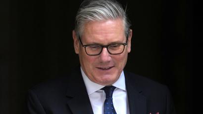Bild: Kin Cheung/AP/dpa
Tief in der Krise: Der britische Premierminister Keir Starmer. (Archivbild)