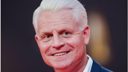 Bild: Rolf Vennenbernd/dpa
Erst im Februar hatte der Entertainer seinen Vater verloren, jetzt muss er den nächsten Verlust verkraften.