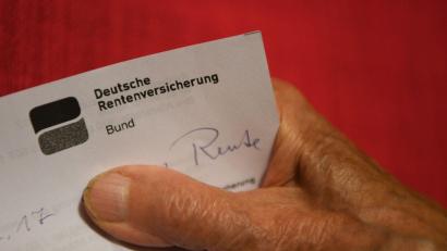 Symbolbild: Felix Kästle/dpa
Das Rentensystem soll grundlegend reformiert werden.