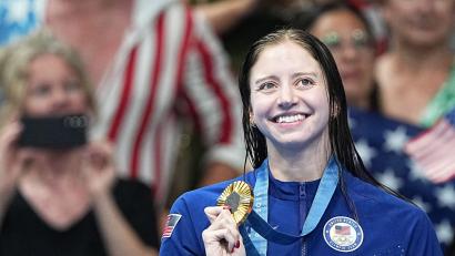 Bild: Michael Kappeler/dpa
US-Schwimmerin Kate Douglass ist Olympiasiegerin über 200 Meter Brust. Nun verbesserte sie den Weltrekord über 50 Meter Freistil. (Archivbild)