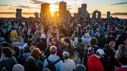 Bild: Ben Birchall/PA Wire/dpa
Der längste Tag hat begonnen - Sonnenaufgang in Stonehenge.
