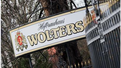 Bild: Julian Stratenschulte/dpa
Die Brauerei Wolters stellt Antrag auf Insolvenz in Eigenregie. (Archivfoto)