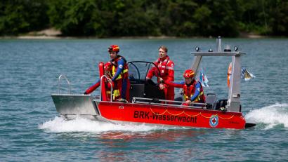 Symbolbild: A4366 Sven Hoppe/dpa
Für die Rettungskräfte an Bayerns Badeseen und Schwimmbädern gab es am Wochenende viel zu tun.
