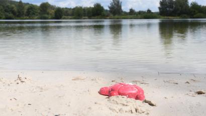 Symbolbild: Gabi Schönberger
Zwei 14-jährige Jungen werden am Sonntagabend an einem Baggerweiher in Weiherhammer von einem Exhibitionisten belästigt.