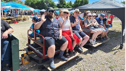 Bild: Matthias Gruschwitz
Fahrten mit der Feldbahn gehören auch diesmal zum Programm beim Drehscheibenfest in Amberg.