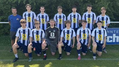 Bild: SV Raigering
Insgesamt zwölf neue Spieler verstärken den Kader des SV Raigering für die Bezirksliga-Saison 2025/26 – darunter sechs externe Neuzugänge und sechs Talente aus der eigenen U19.