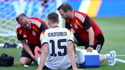 Bild: Jan Woitas/dpa
Nico Schlotterbeck hat sich im WM-Spiel gegen die Elfenbeinküste am Knöchel verletzt.