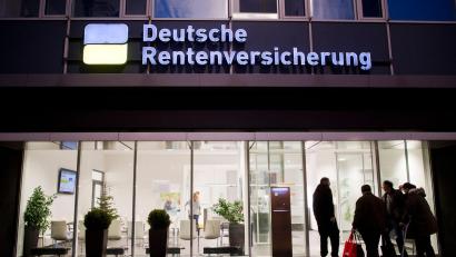 Bild: Julian Stratenschulte/dpa/dpa-tmn
Die Rentenreform soll weitreichende Veränderungen bringen. (Symbolbild)