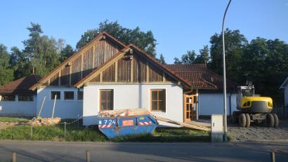 Bild: Ernst Frischholz
Die Baumaschinen sind da, die Kinder ausgezogen. Der Umbau mit der Erweiterung des Kindergartens Sankt Johannes in Leuchtenberg hat begonnen.