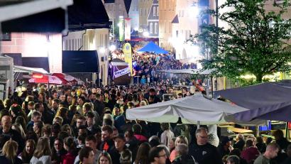 Archivbild: Petra Hartl
Wegen der vorhergesagten großen Hitze am Altstadtfest-Wochenende wird sich ein großer Teil des Geschehens wohl in die Abend- und Nachtstunden verlagern.