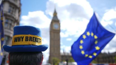Bild: Kirsty Wigglesworth/AP/dpa
Der Brexit hat die britische Wählerschaft tief gespalten in Leaver und Remainer. (Archivfoto)