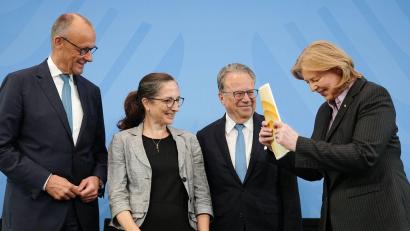 Bild: Kay Nietfeld/dpa
33 Vorschläge hat die Rentenkommission an die Bundesregierung übergeben.