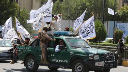 Bild: Siddiqullah Alizai/AP/dpa
Im Sommer 2021 hatten die Taliban nach einer Blitzoffensive in Afghanistan wieder die Macht an sich gerissen. (Archivbild)