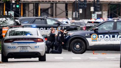 Bild: Christopher Katsarov/The Canadian Press/AP/dpa
Bei der Schießerei wurde ein Polizeibeamter und ein Zivilist getötet.