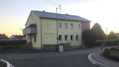 Bild: Werner Robl
Der Kindergarten St. Josef im Wiesauer Gemeindeteil Fichtenschacht wurde in den 1960er Jahren erbaut.