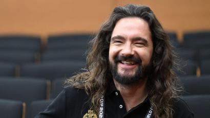 Bild: Federico Gambarini/dpa
Tom Kaulitz ist bei der diesjährigen Fußball-WM als Reporter im Einsatz. (Archivbild)