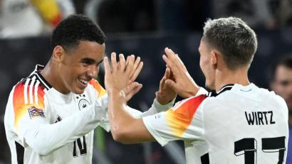 Bild: Fabian Strauch/dpa
Musiala (l) und Wirtz „zocken“ gerne zusammen. (Archivbild)
