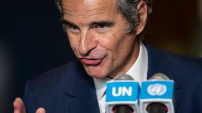 Bild: Yuki Iwamura/AP/dpa
IAEA-Chef Grossi verwies auf die US-iranische Rahmenvereinbarung, wonach das Uran unter der IAEA-Aufsicht zumindest verdünnt werden soll. (Archivbild)