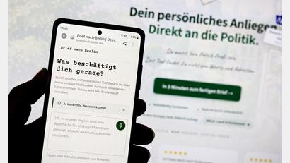 Bild: Moritz Frankenberg/dpa
Das Portal soll helfen, sich an Politiker zu wenden.