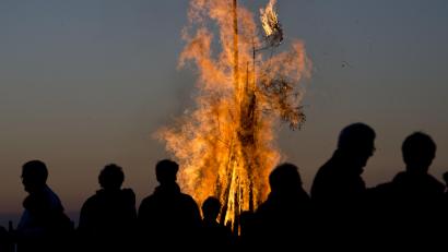 Symbolbild: Patrick Seeger/dpa
Aufgrund der sehr hohen Waldbrandgefahr wird derzeit das Abbrennen von Johannifeuern im gesamten Gebiet der Verwaltungsgemeinschaft Nabburg untersagt.