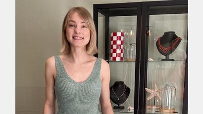 Bild: Marianne Moosburger
Michaela Maluche-Salzmann verwirklicht ihren Traum und eröffnet eine Goldschmiede in Hahnbach.