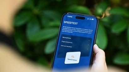 Bild: Wolf von Dewitz/dpa
Die Handynutzer sollen in den kommenden Tagen möglichst häufig ihr Handy zücken, um mit der App Mobilfunk-Check Tests zu machen.