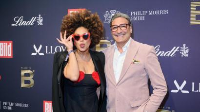Bild: Annette Riedl/dpa
Mousse T. und Khadra Sufi zeigten sich bei der diesjährigen Berlinale auf dem roten Teppich. (Archivbild)