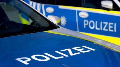 Symbolbild: Sven Hoppe/dpa
In Amberg hat eine 27-Jährige beim Abbiegen die Vorfahrt missachtet und einen Unfall verursacht.