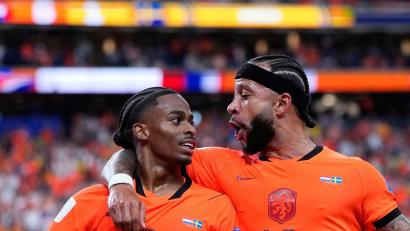 Bild: Ashley Landis/AP/dpa
Den gut ins Turnier gestarteten Niederländern um Crysencio Summerville (links) und Memphis Depay droht zum Vorrunden-Abschluss Ärger mit dem Wetter. (Archivbild)