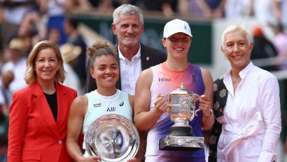 Bild: Emmanuel Dunand/AFP/dpa
Tennis-Ikone Chris Evert (l) ist erneut an Krebs erkrankt. Ex-Rivalin Martina Navratilova (r) schickte eine aufmunternde Nachricht. (Archivbild)