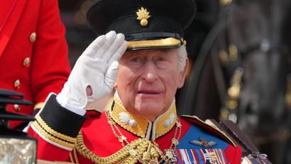 Bild: Kirsty Wigglesworth/AP/dpa
Als erster Monarch legte König Charles III. (77) seine persönlichen Steuerzahlungen offen. (Archivbild)