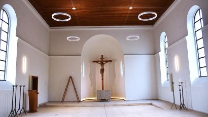 Bild: Ulla Britta Baumer
Durch die Umbau- und Modernisierungsmaßnahmen ist ein heller Kirchenraum entstanden, der in Zukunft nicht nur für Gottesdienste, sondern unterschiedlichste Veranstaltung genutzt werden kann.