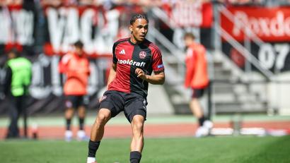 Bild: Daniel Karmann/dpa
Vorige Saison von Augsburg nach Nürnberg verliehen und künftig in Bielefeld: Henri Koudossou. (Archivbild)