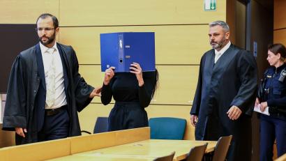 Bild: Daniel Löb/dpa
Die Angeklagte sitzt seit Herbst in Untersuchungshaft. (Archivbild)