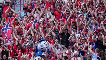 Bild: Frank Franklin II/AP/dpa
Die Tribünen sind in norwegischer Hand.