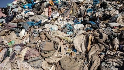 Bild: Antonio Cossio/dpa
Nach Angaben der EU-Behörde fallen Millionen Tonnen Textilabfälle an, von denen aber nur ein Teil recycelt wird. (Archivfoto)