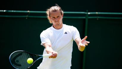 Bild: John Walton/PA Wire/dpa
Ganz in Weiß: Alexander Zverev bereitet sich auf das Traditionsturnier in Wimbledon vor.