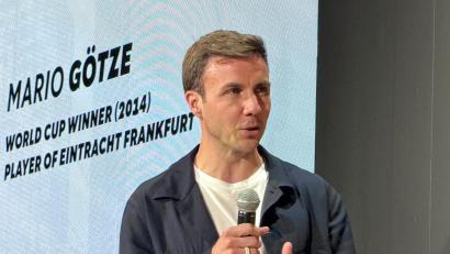 Bild: Christoph Lother/dpa
Mario Götze besuchte das German House of Soccer in New York.