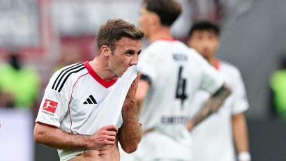 Bild: Uwe Anspach/dpa
WM-Finaltorschütze Mario Götze zeigte bei Instagram ein mysteriöses Video eines Trikots.