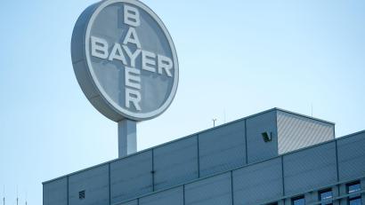 Bild: Hendrik Schmidt/dpa-Zentralbild/dpa
Bayer holte sich die Rechtsstreitigkeiten um den Unkrautvernichter Roundup mit dem Kauf von Monsanto ins Haus.