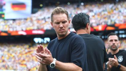 Bild: Jan Woitas/dpa
Julian Nagelsmann nach der Hymne vor dem Spiel gegen Ecuador.