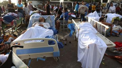Bild: Pedro Mattey/AP/dpa
Nach dem schweren Erdbeben in Venezuela