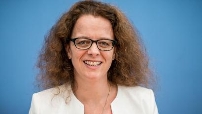 Bild: Michael Kappeler/dpa
EZB-Direktorin Isabel Schnabel bleibt trotz Entspannung im Iran-Krieg vorsichtig. (Archivbild)