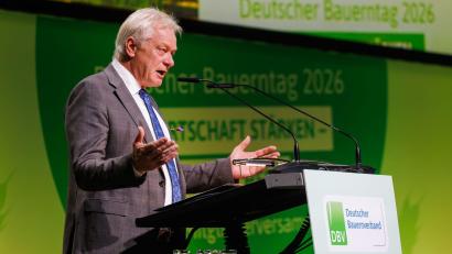 Bild: Philipp von Ditfurth/dpa
Minister Rainer will weitere Hilfen wegen hoher Düngemittelpreise prüfen.