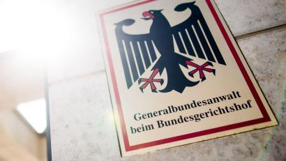 Bild: Christoph Schmidt/dpa
Zwei mutmaßliche Unterstützer einer rechtsextremistischen terroristischen Vereinigung sind im Visier der Bundesanwaltschaft. (Archivbild)