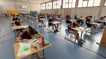 Bild: Heidi Kurz
In der Turnhalle schrieben am Freitag die Zehntklässler bis 11 Uhr ihre Englischprüfungen.