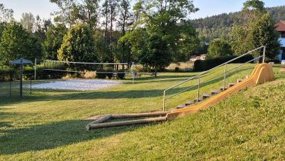 Bild: mmj
Beim Badeweiher in Stadlern sind verschiedene Ausbesserungsarbeiten notwendig. Bürgermeister und Gemeinderat hoffen dabei auf Unterstützung freiwilliger Helfer. Die Gemeinde zahlt 2500 Euro.