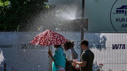 Bild: Fotoreport-DB/dpa
Wegen der brütenden Hitze kam es am Halbfinaltag der Bad Homburg Open zu einer Unterbrechung.